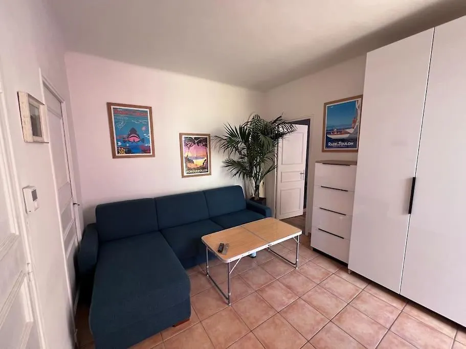 Maison Dans Les Rues Pietonnes Du Vieux Hyeres Apartment